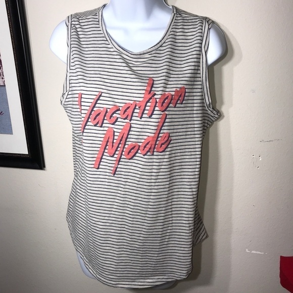 Zoe + Liv Vacation Mode Striped graphic top Size medium - Picture 8 of 13